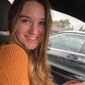 Meet your Posher, Olivia